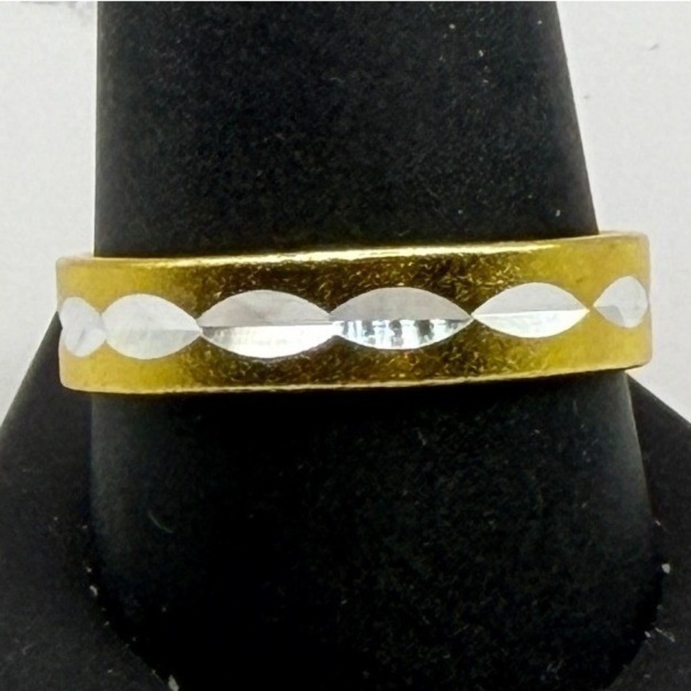 New Mens‎ Gold Tone Band Ring Silver Wave Pattern Size 11 Modern Design